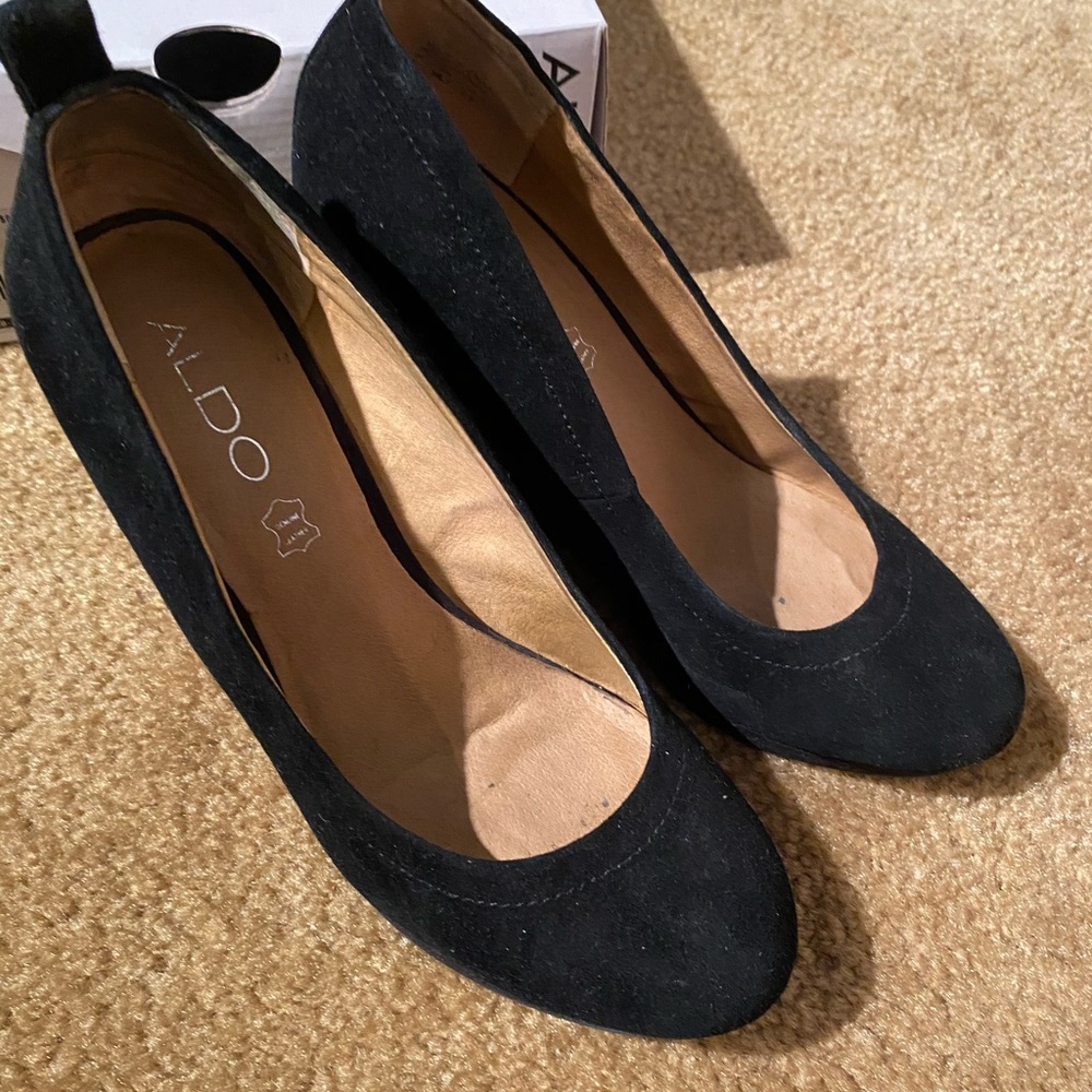 Aldo Suede Black Wedge closed toe